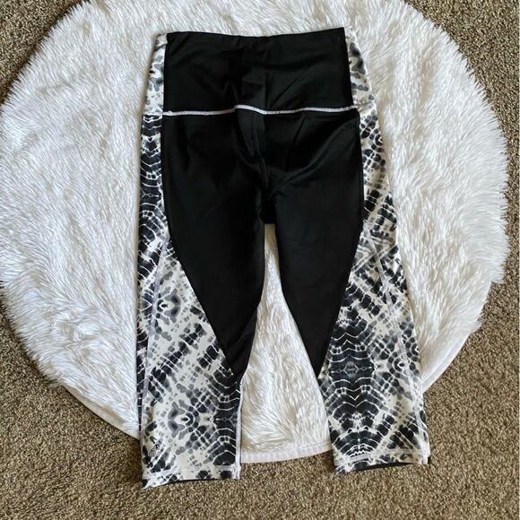 VSX Sport Victoria’s Secret Crop Leggings Wormens Size Small - Picture 2 of 6